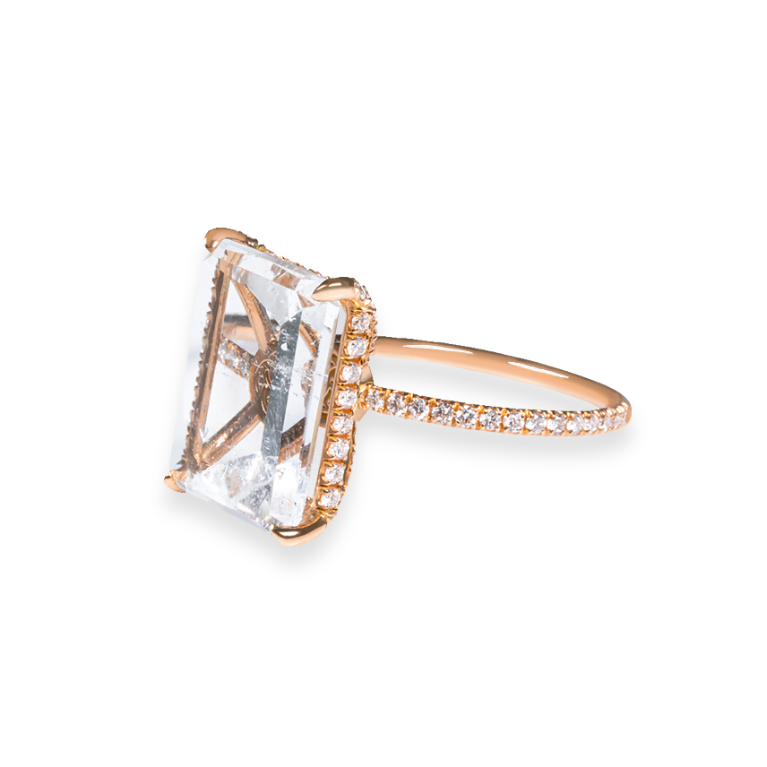 Anillo de topacio transparente