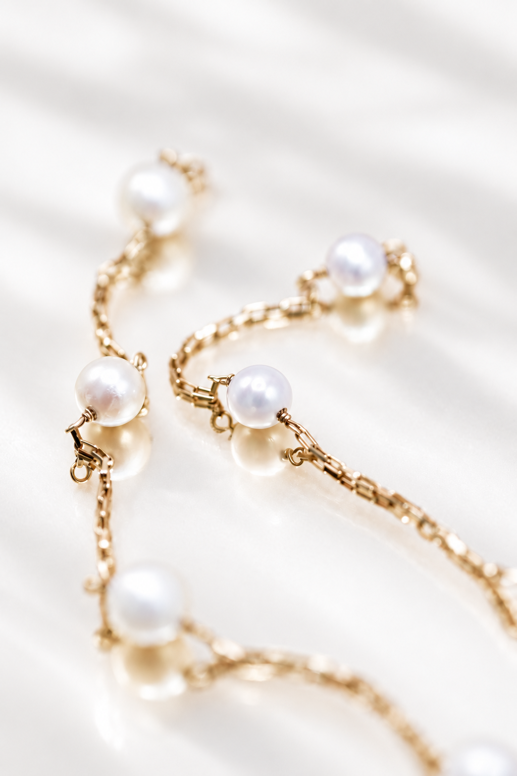 Natural Pearl Bracelet in 18K Yellow Gold