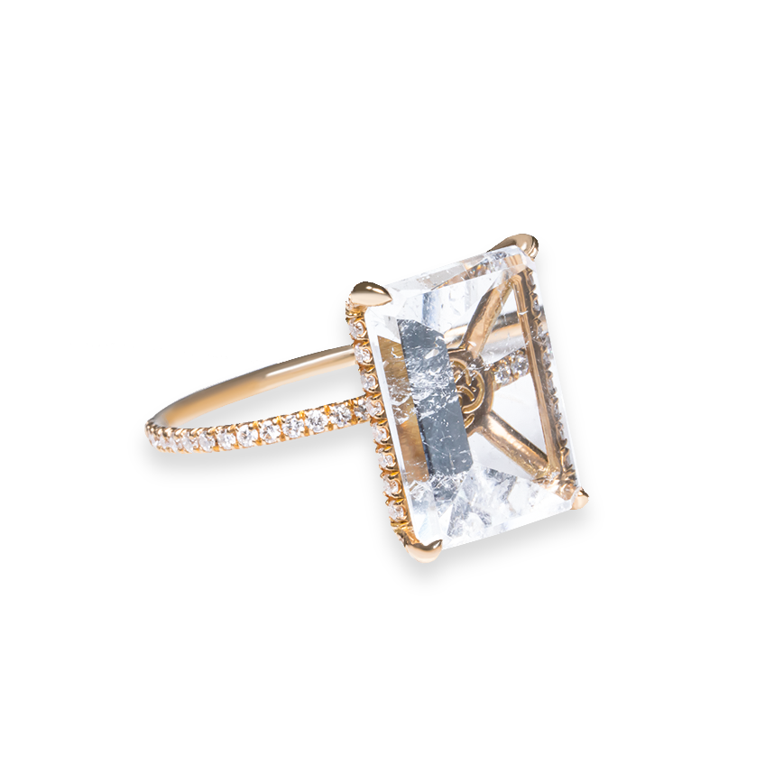 Anillo de topacio transparente
