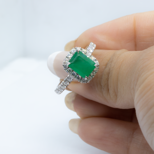 anillo esmeralda