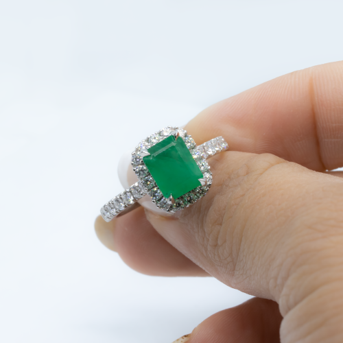 anillo esmeralda