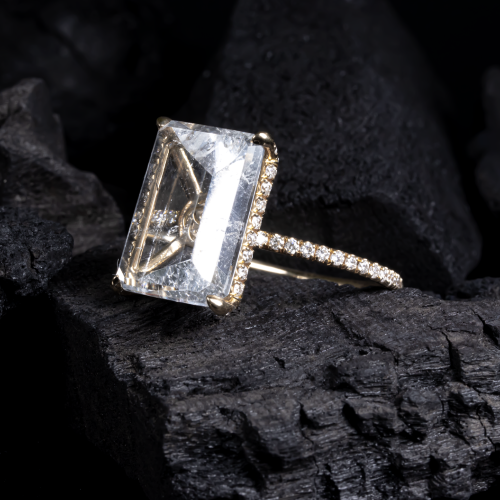Anillo de topacio transparente